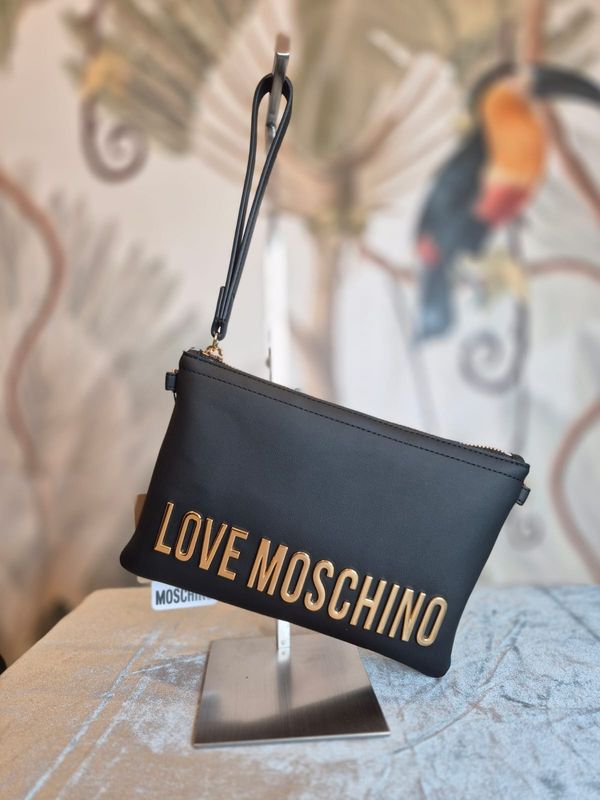 Pochette nero opaco con tracolla a catenella dorata LOVE MOSCHINO