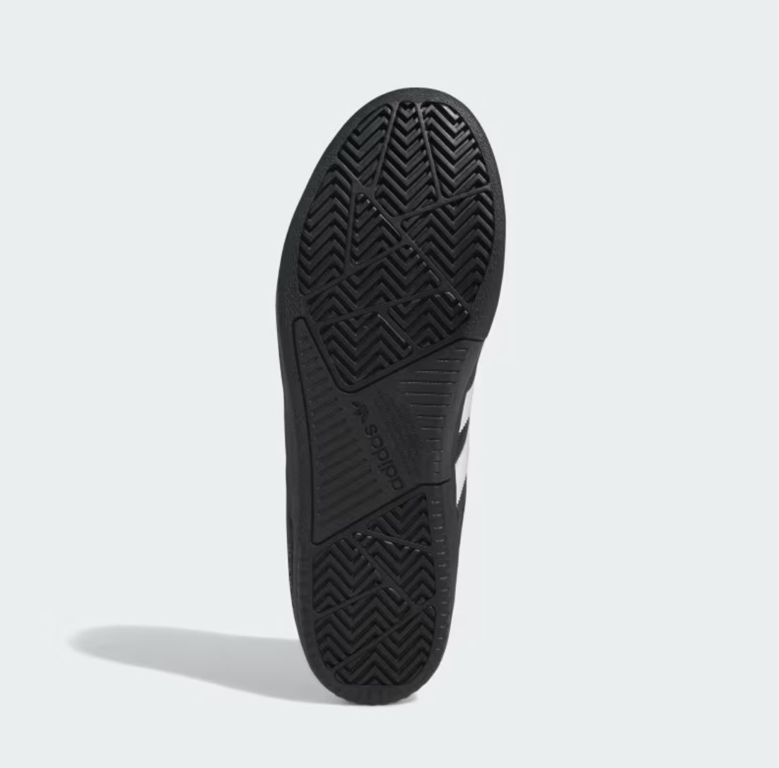 ADIDAS TYSHAWN LOW SHOE - BLACK/WHITE/GOLD METALLIC