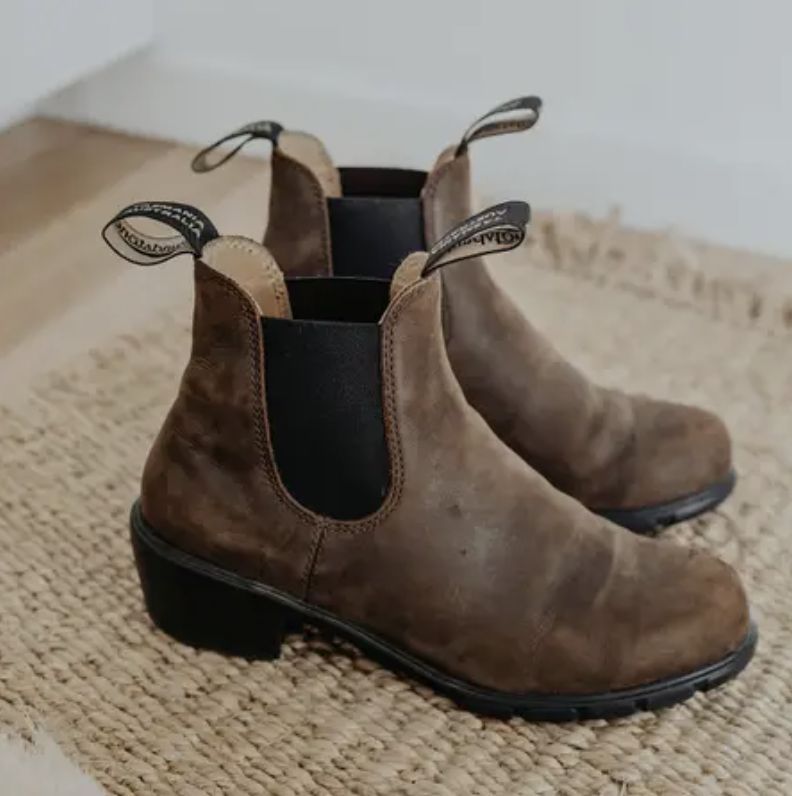 BLUNDSTONE #1673 WOMENS ELASTIC SIDED HEEL BOOT 1673- ANTIQUE BROWN