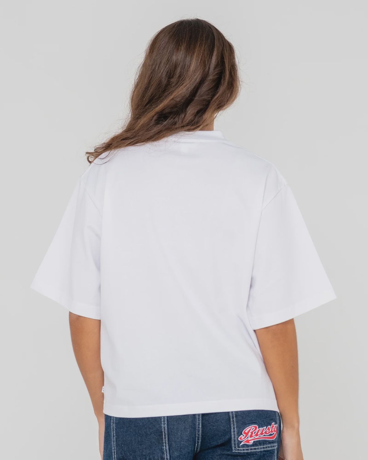 RUSTY LADIES RUSTY ESSENTIALS CROPPED BOXY SS TEE - WHITE