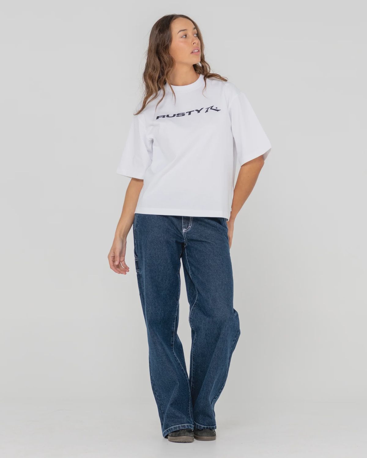 RUSTY LADIES RUSTY ESSENTIALS CROPPED BOXY SS TEE - WHITE