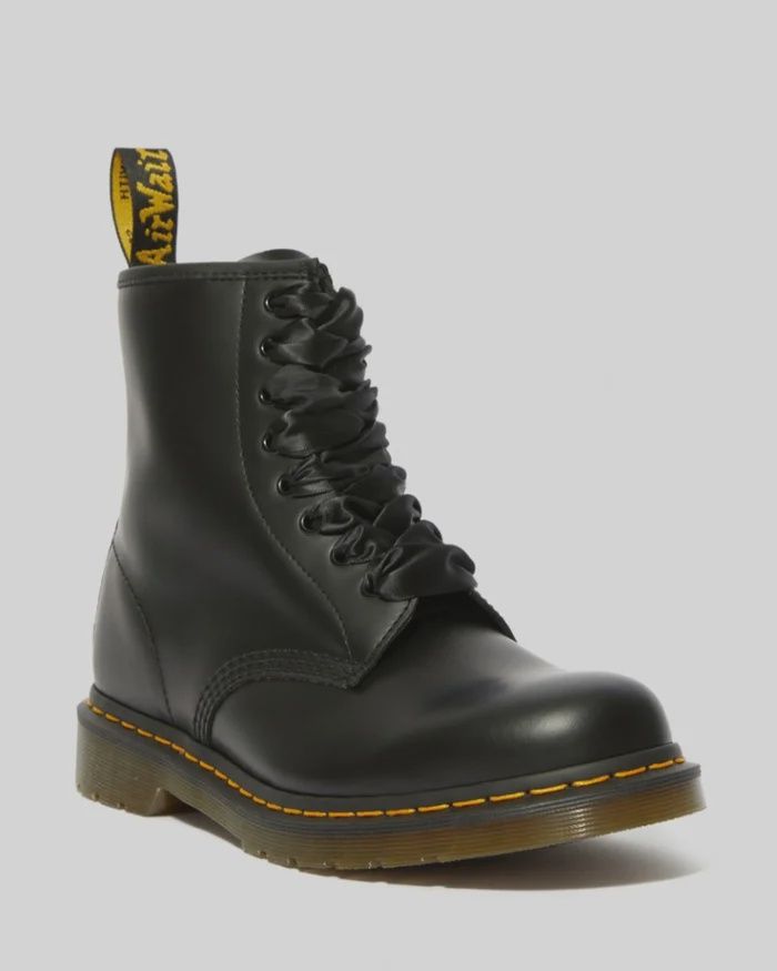 DR MARTENS 140CM RIBBON LACES (8-10 EYE)-BLACK