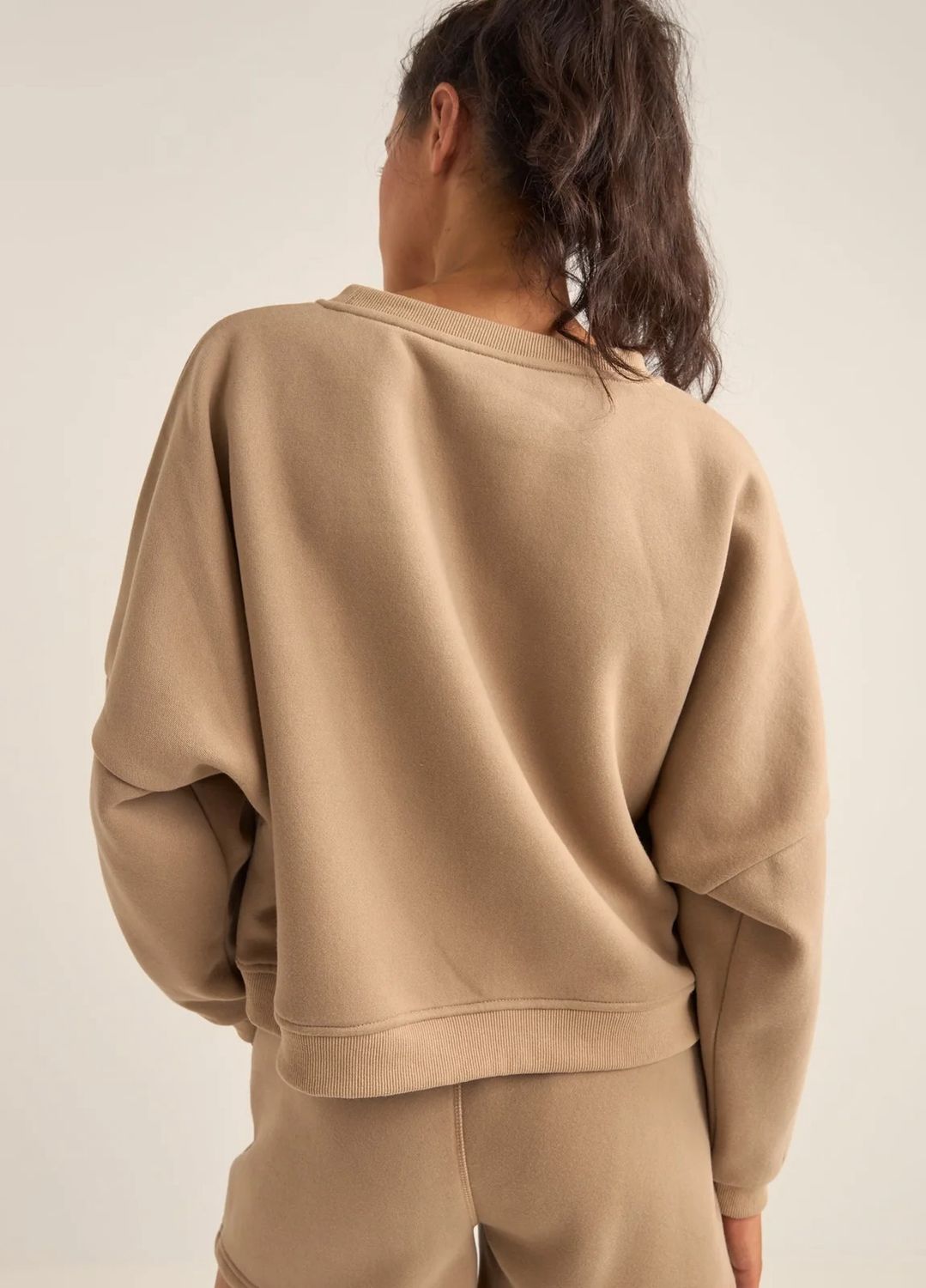 RHYTHM WOMENS LOGO CREW NECK FLEECE - TAUPE