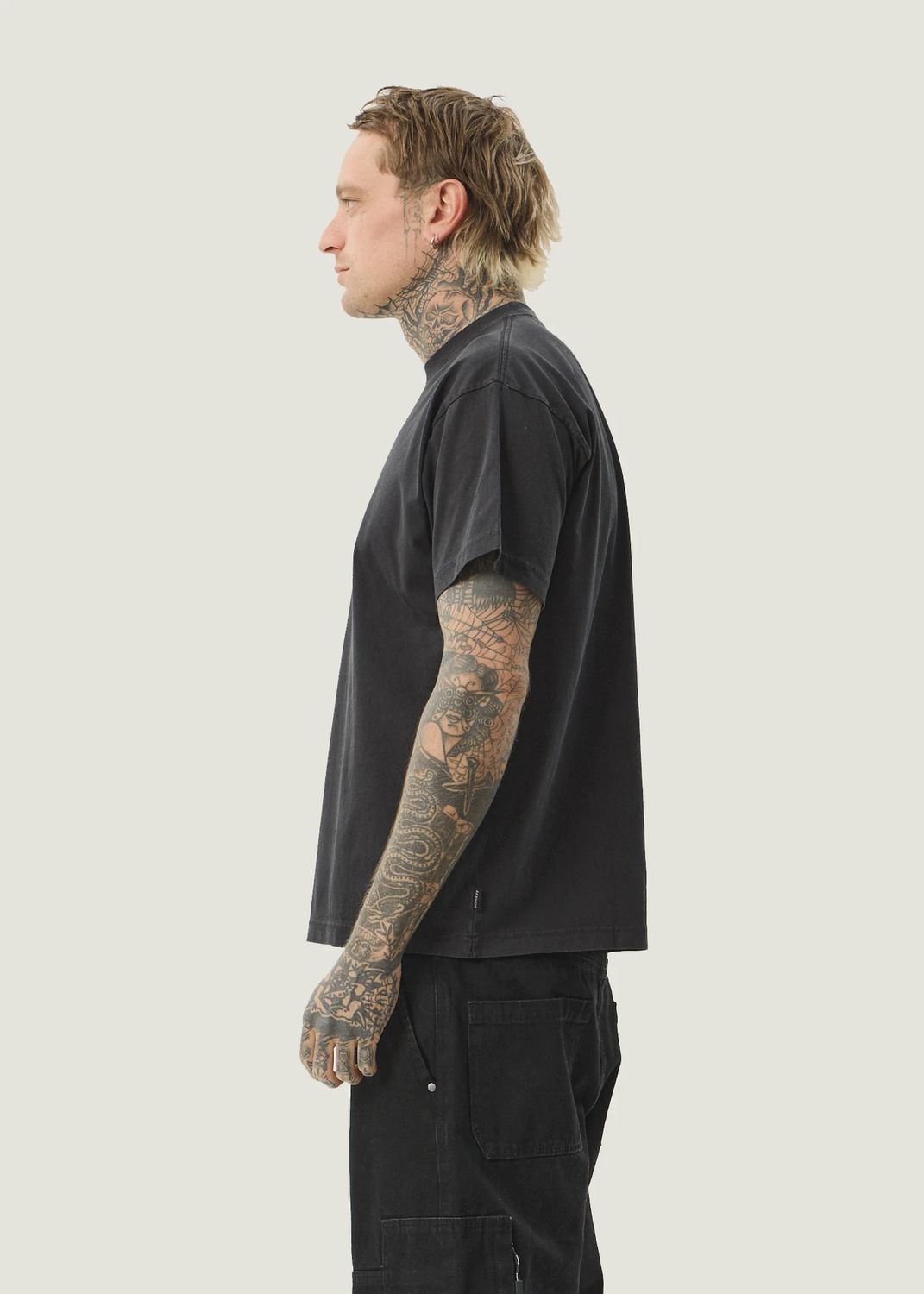 AFENDS MENS SPINAL BOXY SS TEE - STONE BLACK