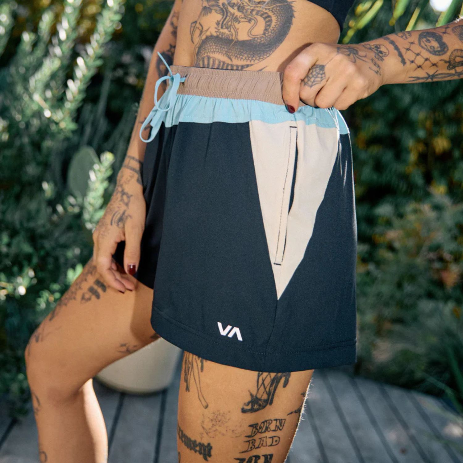 RVCA WOMENS STARTER SHORT - BLACK
