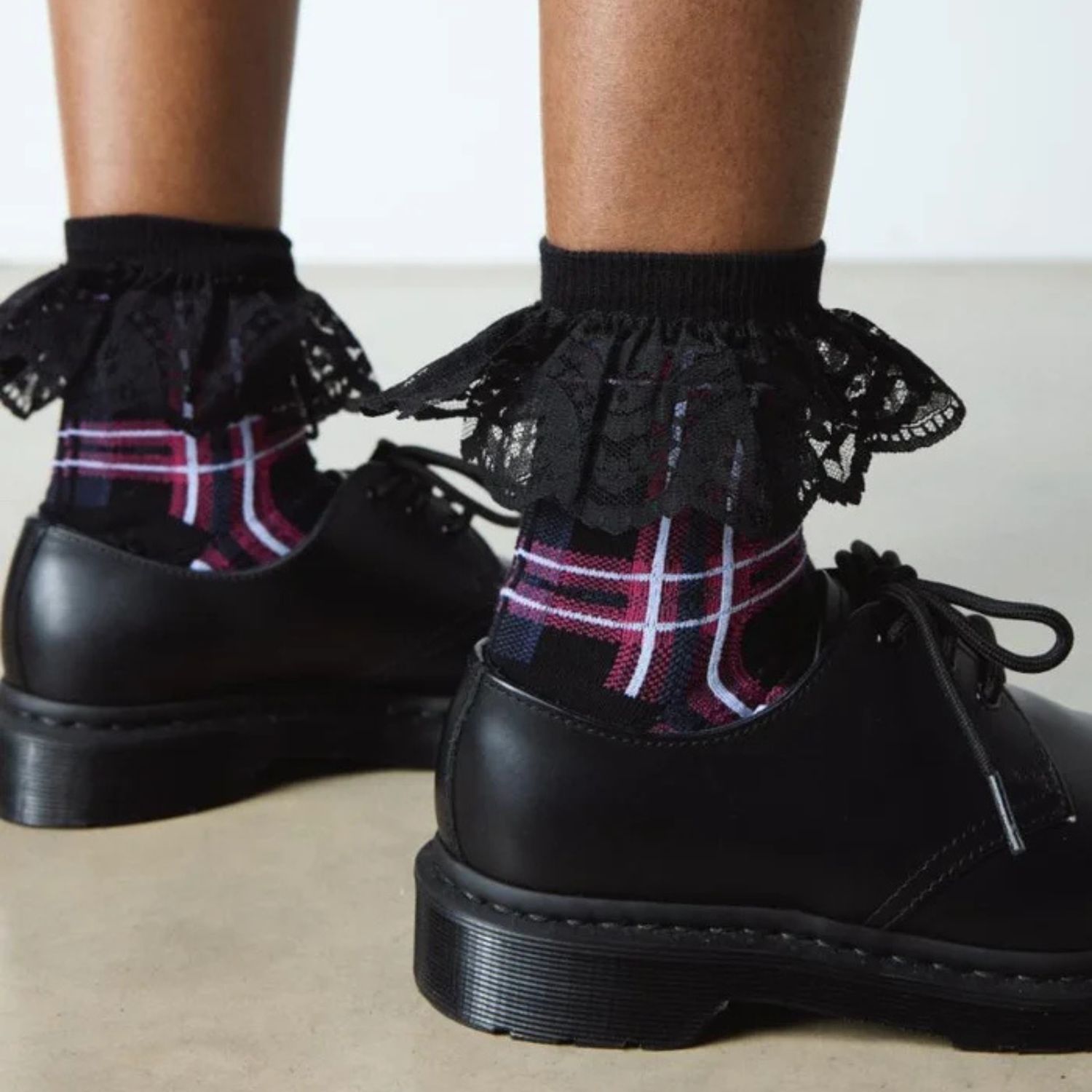 DR MARTENS FRILL SOCKS- PINK MULTI