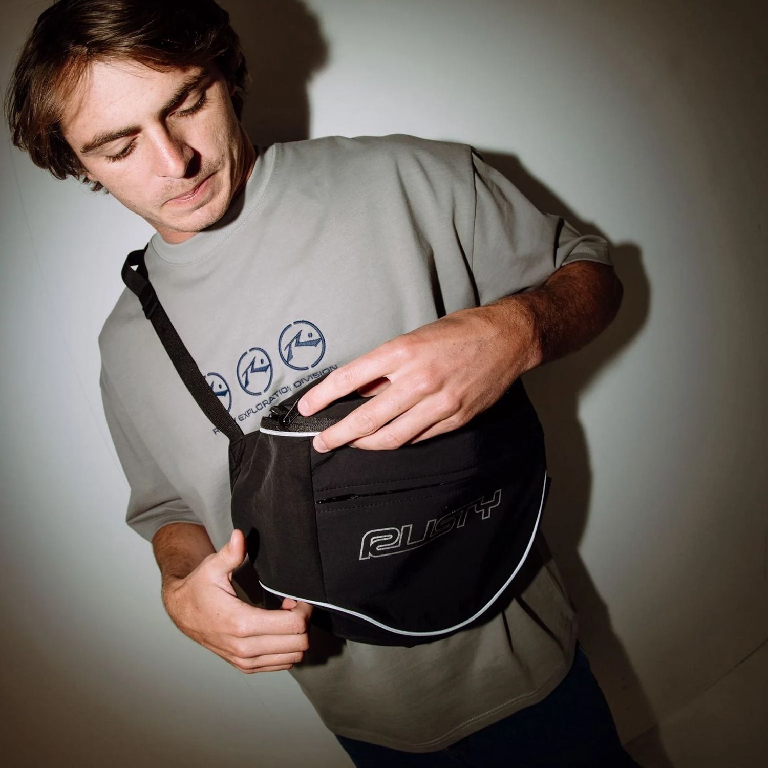 RUSTY MENS FIXIE SLING BAG - BLACK