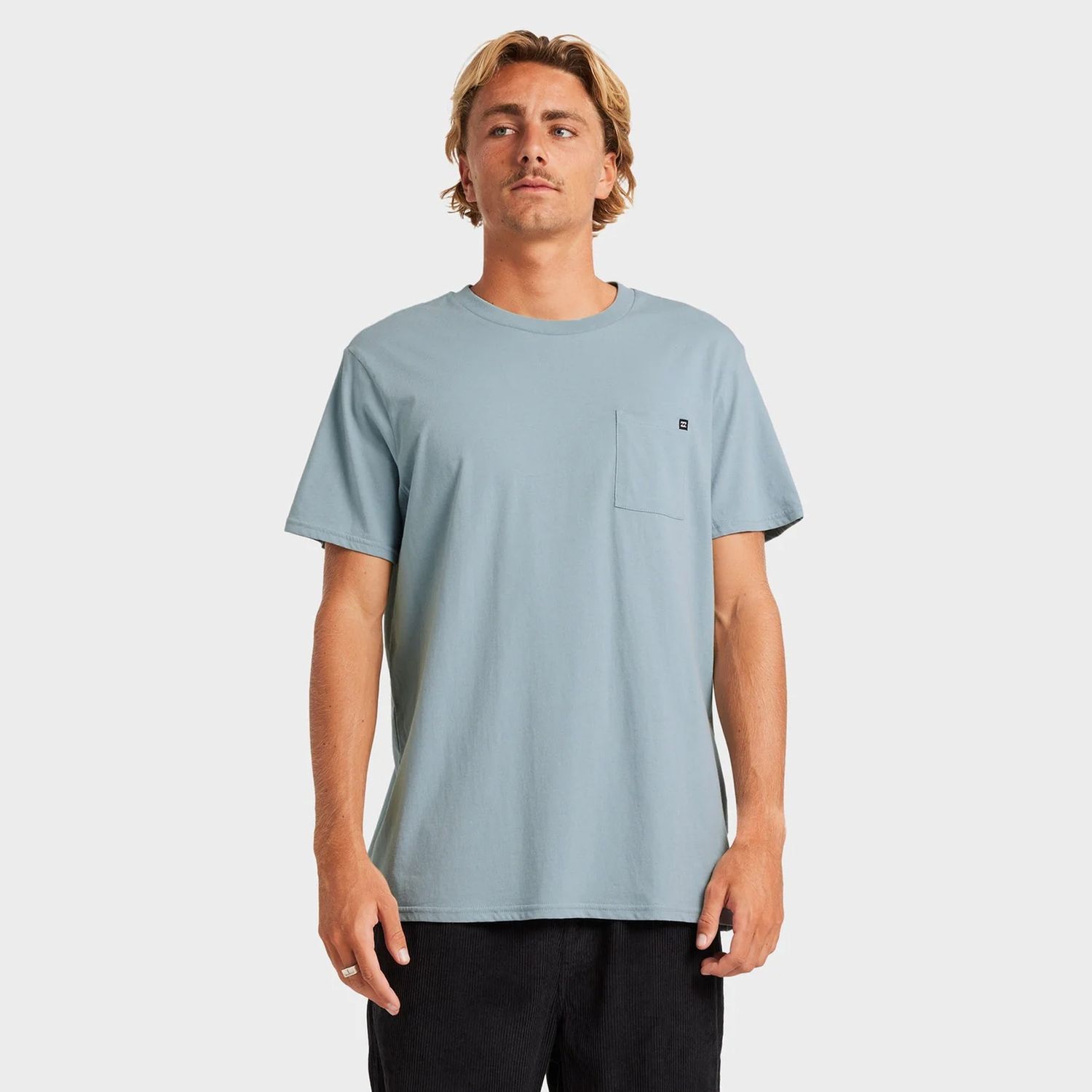 BILLABONG MENS PREMIUM POCKET SS TEE - DUSTY BLUE