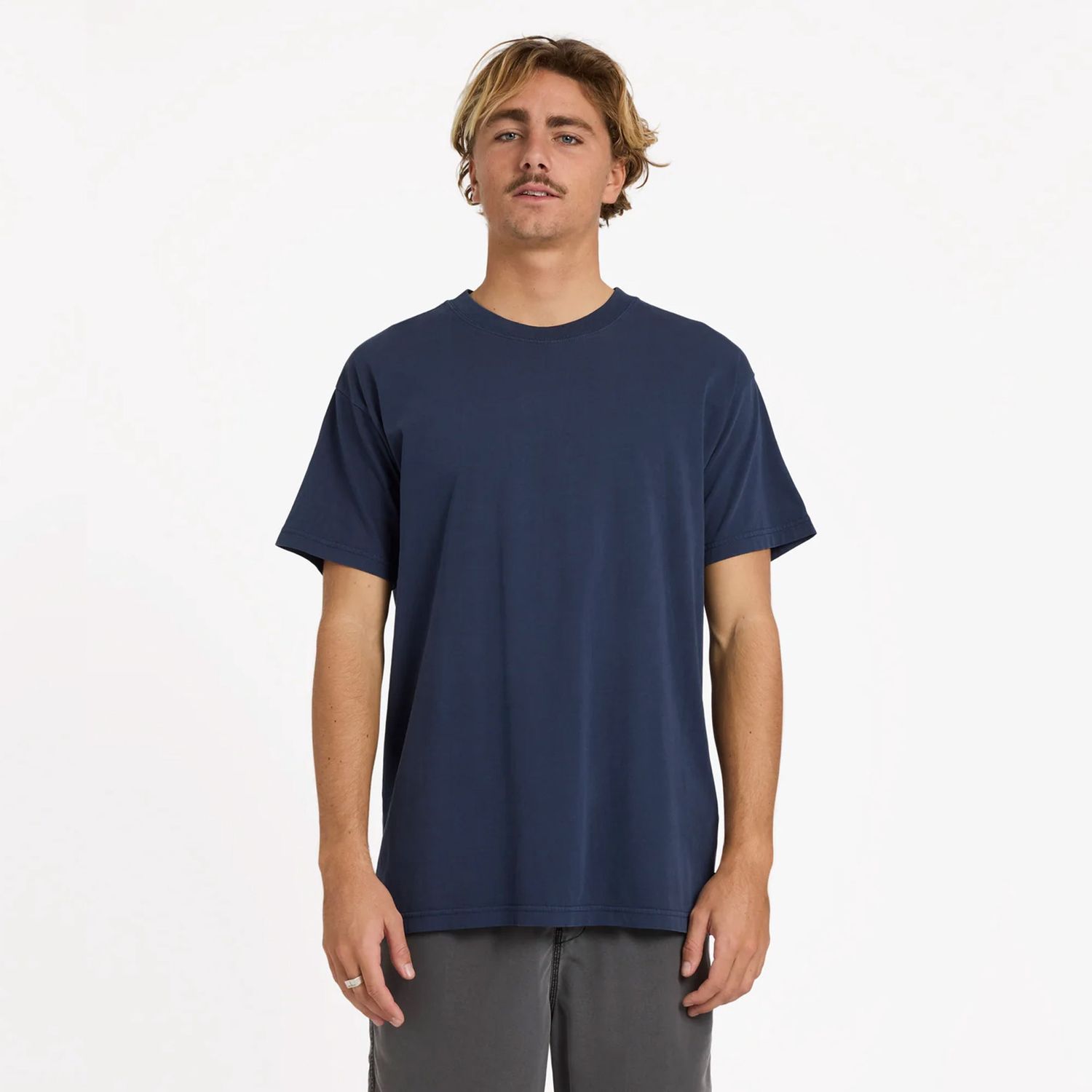 BILLABONG MENS PREMIUM WAVE WASH SS TEE - DUSTY NAVY