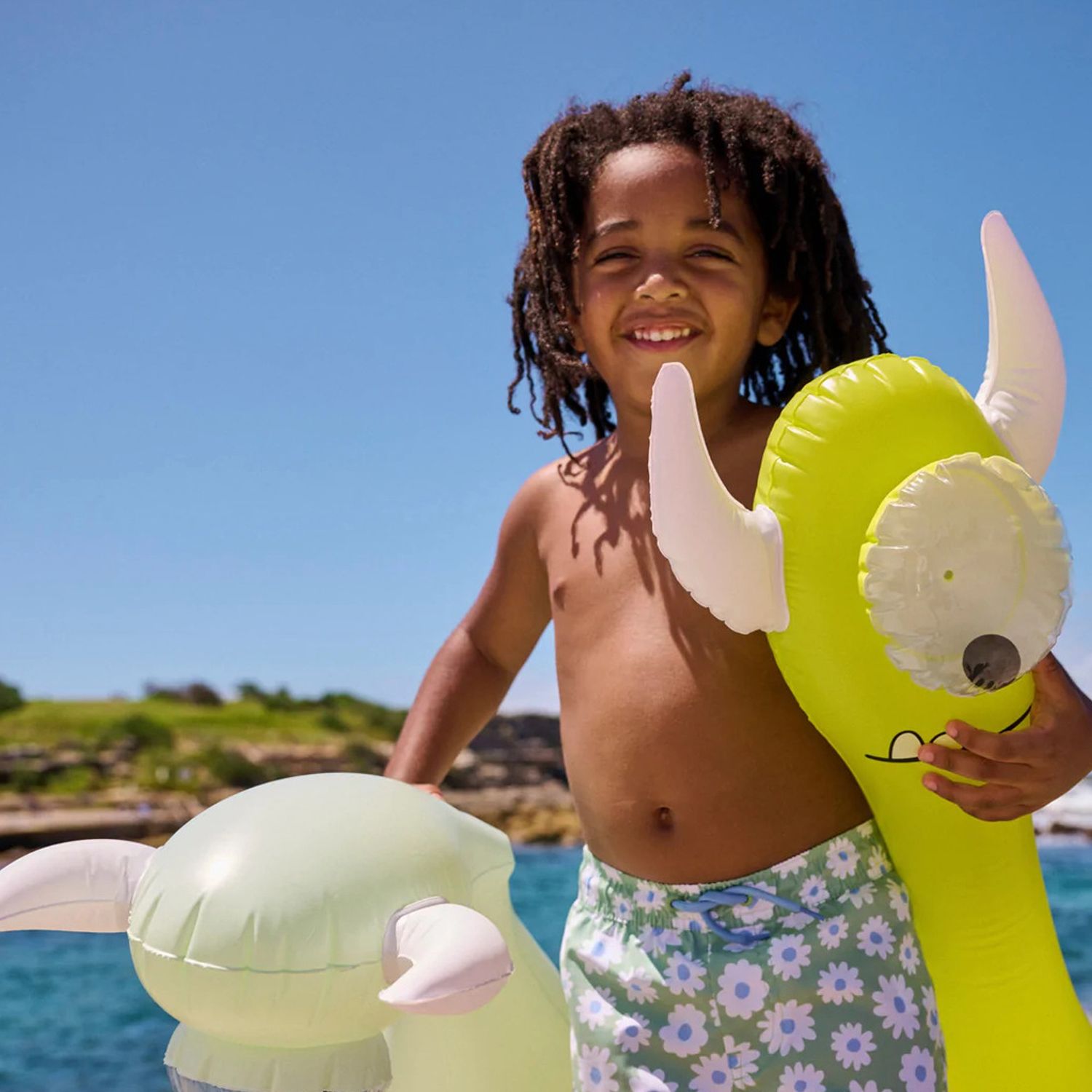 SUNNYLIFE INFLATABLE BUDDY MONTY THE MONSTER SET OF 2