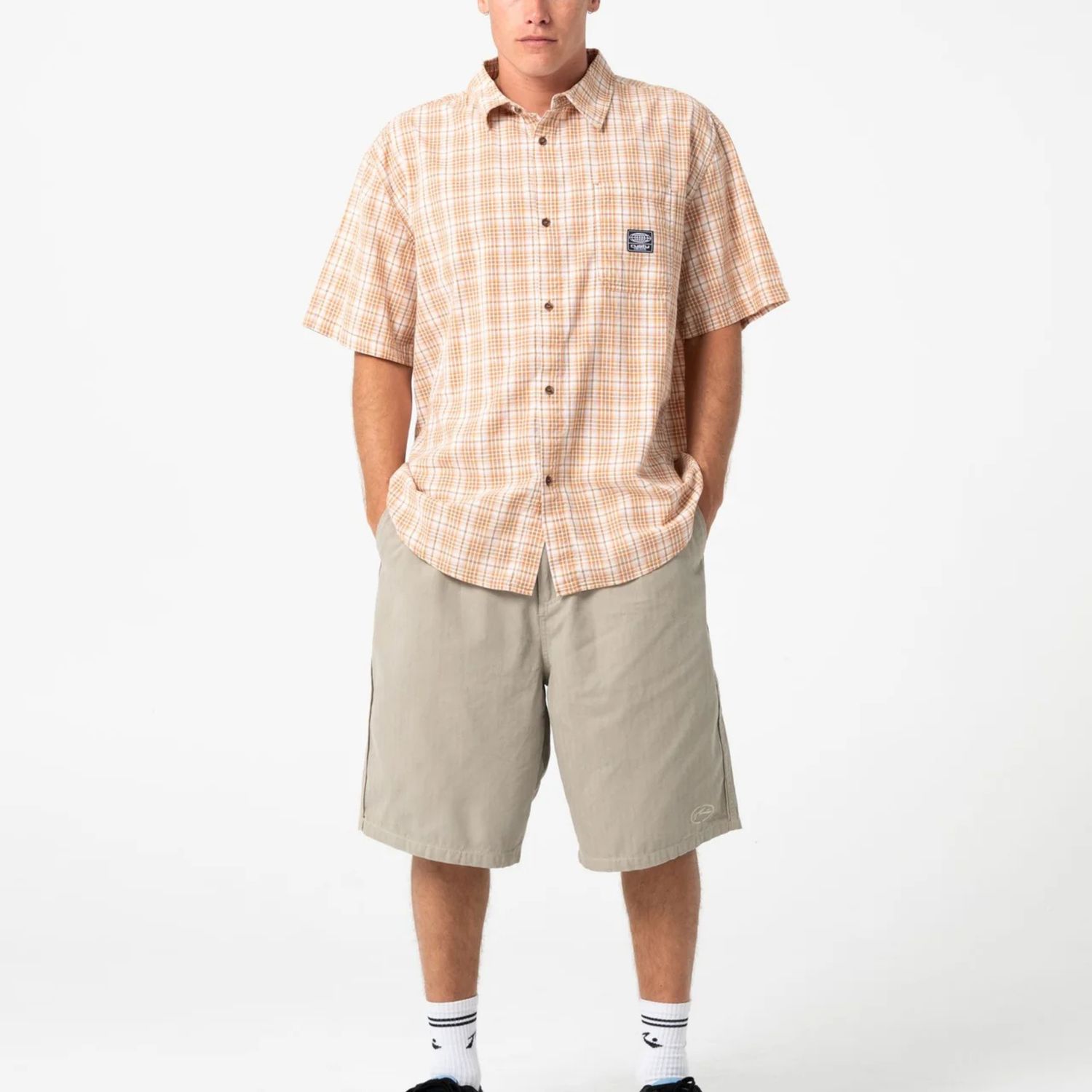 RUSTY MENS  WORLDWIDE CURVED HEM SHORT SLEEVE SHIRT - TOBACCO