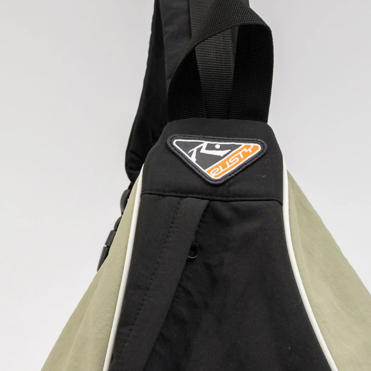 RUSTY MENS  TRISECTOR SLING BAG - BLACK