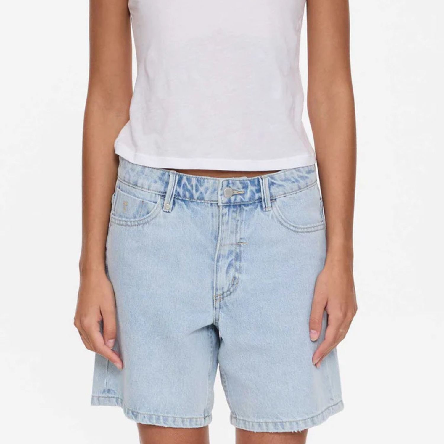 THRILLS WOMENS BILLIE LOW RISE BAGGY EMBRO SHORT - SERENITY BLUE