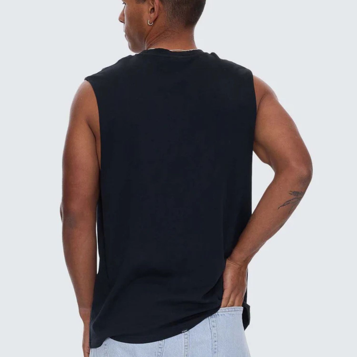 THRILLS MENS CALM STATE EMBRO BOX FIT OVERSIZE CROPPED MUSCLE TEE - WASHED BLACK