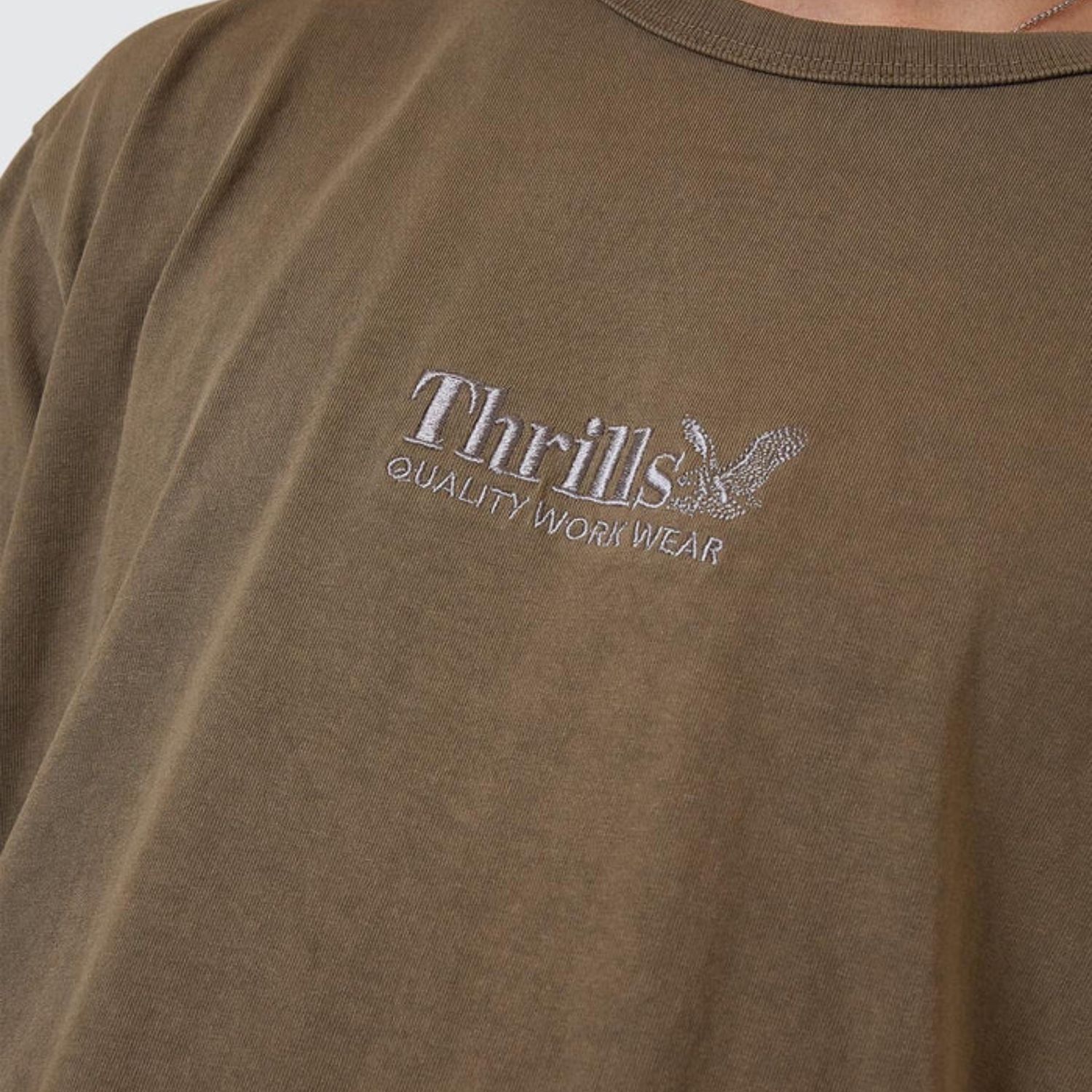 THRILLS MENS THRILLS WORKWEAR EMBRO MERCH FIT S/S TEE - DESERT
