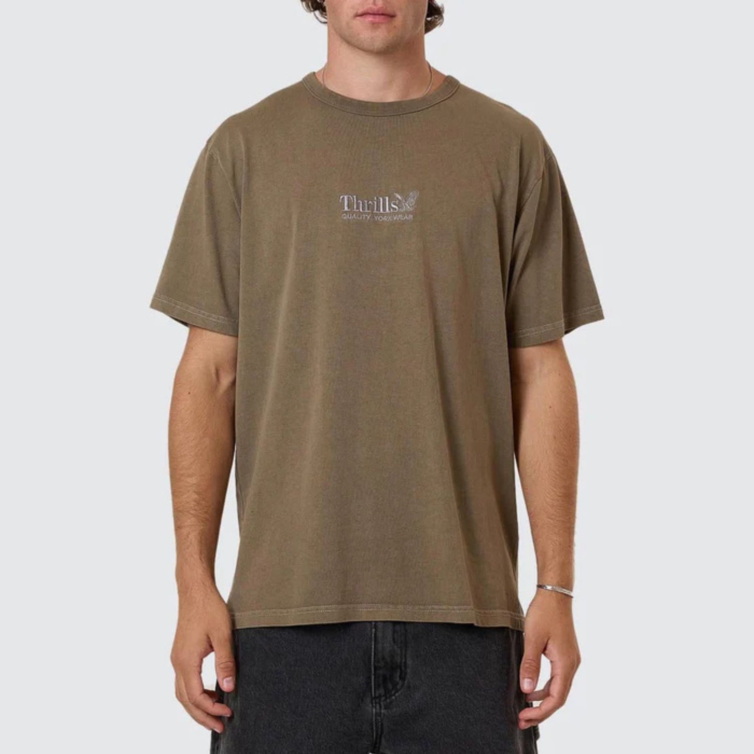 THRILLS MENS THRILLS WORKWEAR EMBRO MERCH FIT S/S TEE - DESERT