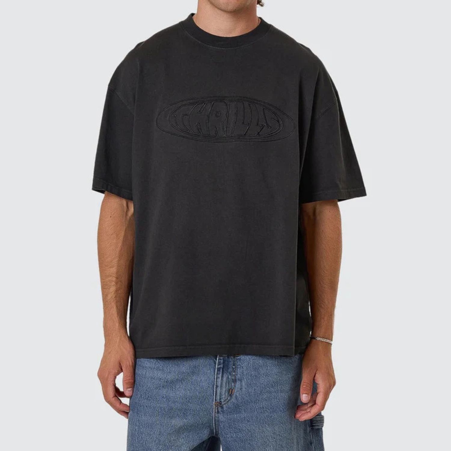 THRILLS MENS SHADOWLESS EMBRO OVERSIZE BOX FIT SS TEE - PIRATE BLACK