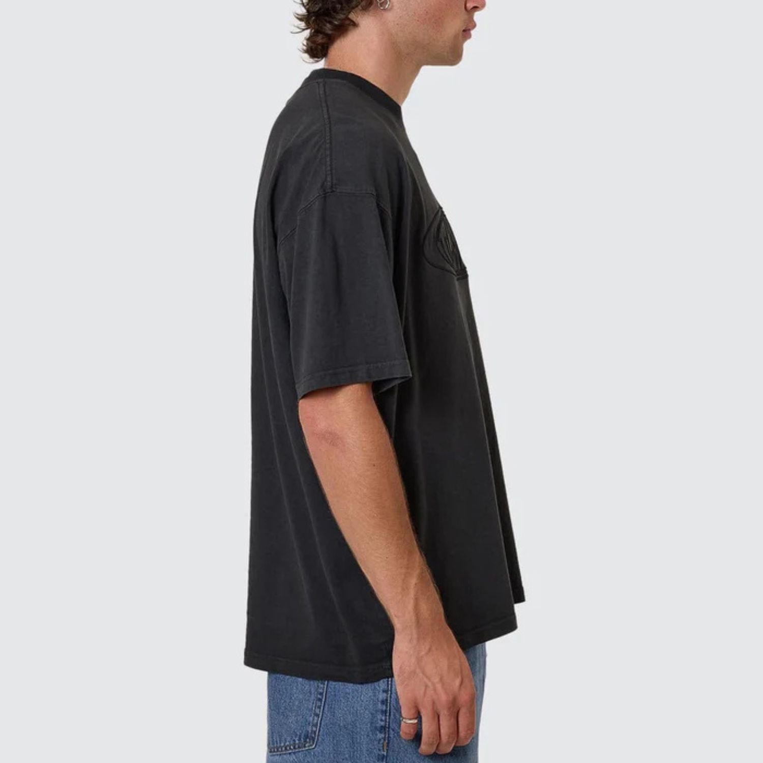 THRILLS MENS SHADOWLESS EMBRO OVERSIZE BOX FIT SS TEE - PIRATE BLACK