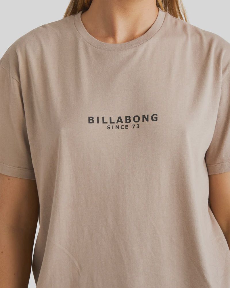 BILLABONG LADIES EMERALD ISLAND S/S TEE - COBBLESTONE