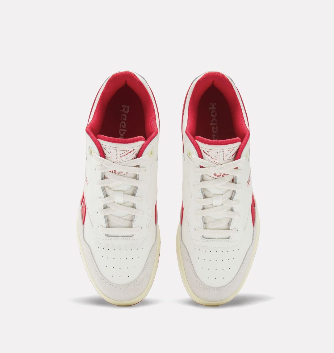 REEBOK UNISEX BB 4000 II SHOE - CHALK/WTHRD WHITE/VECTOR RED