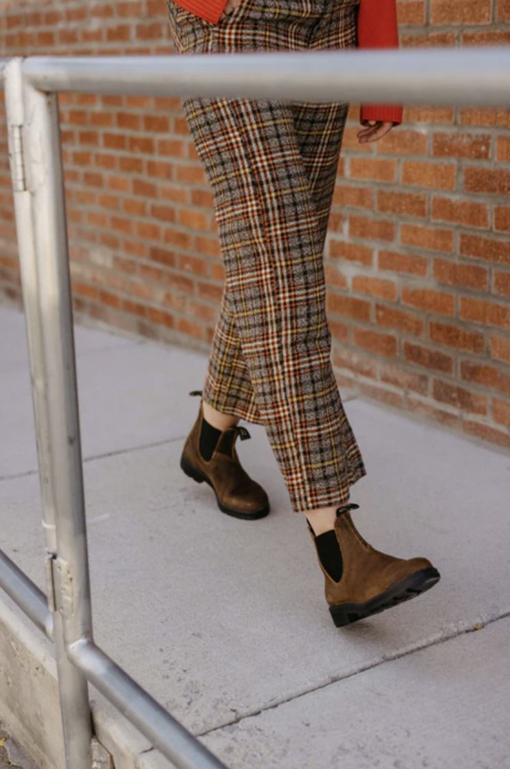 BLUNDSTONE #1911 ELASTIC SIDED SUEDE BOOT- TOBACCO SUEDE