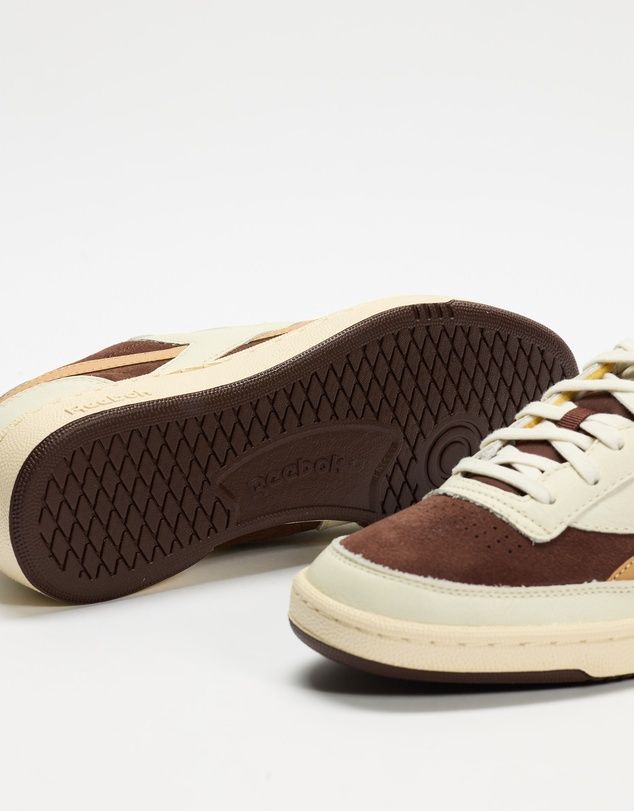 REEBOK UNISEX CLUB C REVENGE VINTAGE II SHOE - VINTAGE CHALK / CAMPUS BROWN / CAMEL