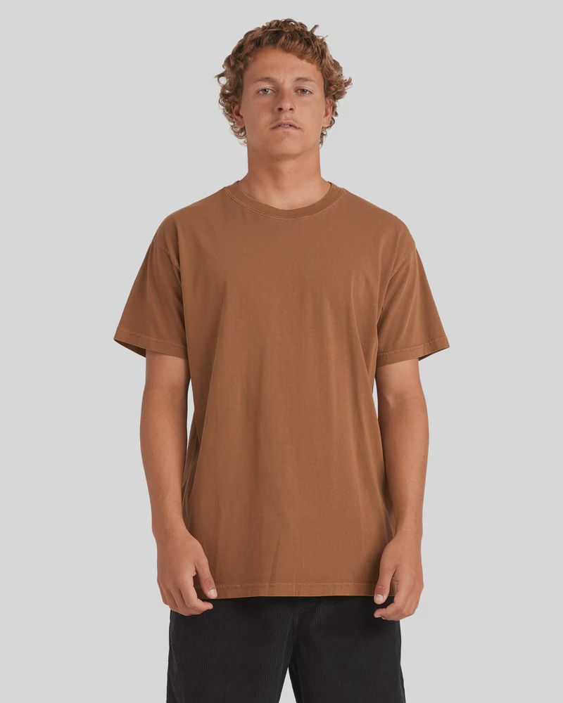 BILLABONG MENS PREMIUM WAVE WASH SS TEE - TOBACCO