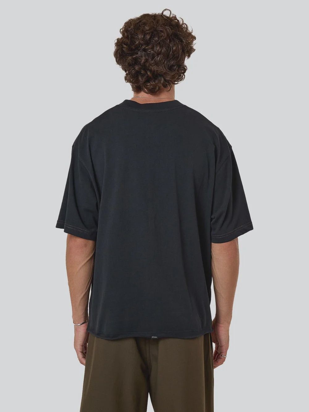 THRILLS MENS METAMORPHIC DAZE BOX FIT OVERSIZED CROPPED RAW HEM SS TEE - WASHED BLACK