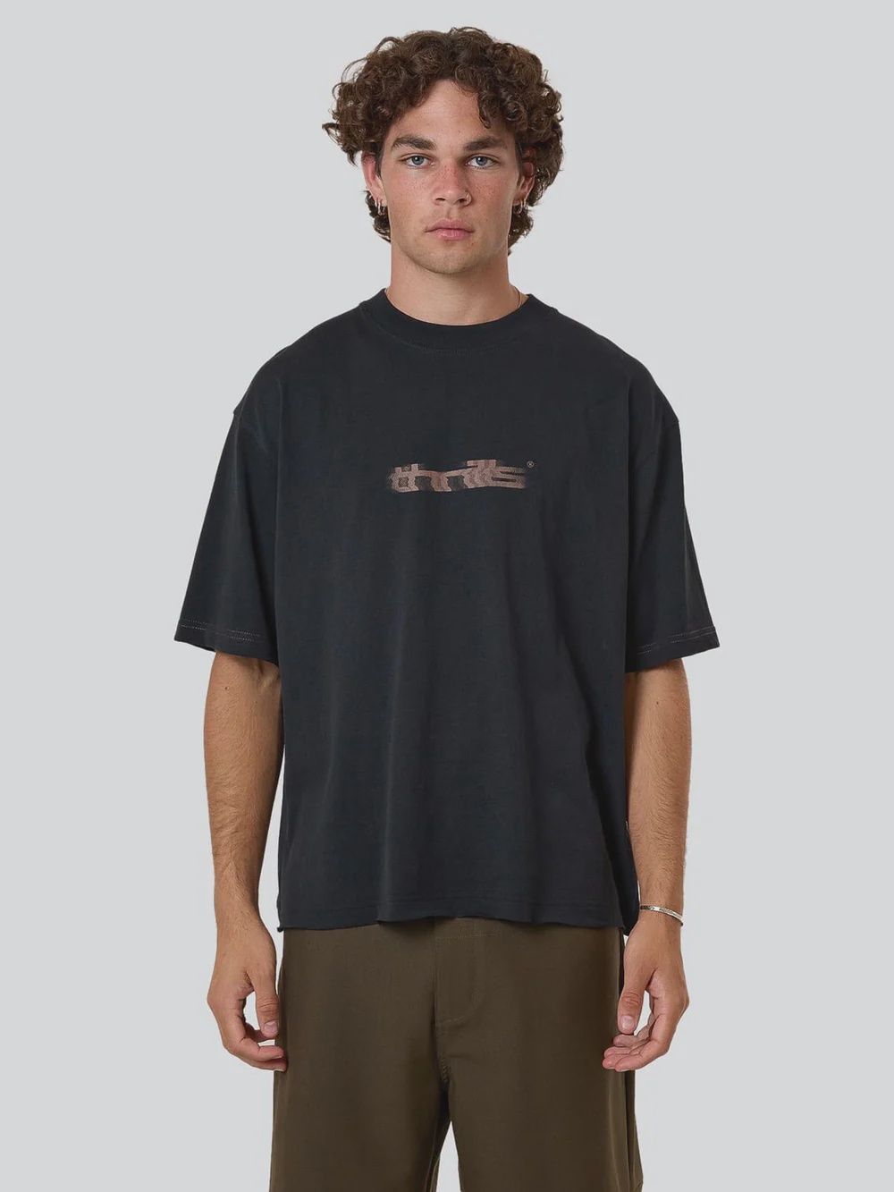 THRILLS MENS METAMORPHIC DAZE BOX FIT OVERSIZED CROPPED RAW HEM SS TEE - WASHED BLACK
