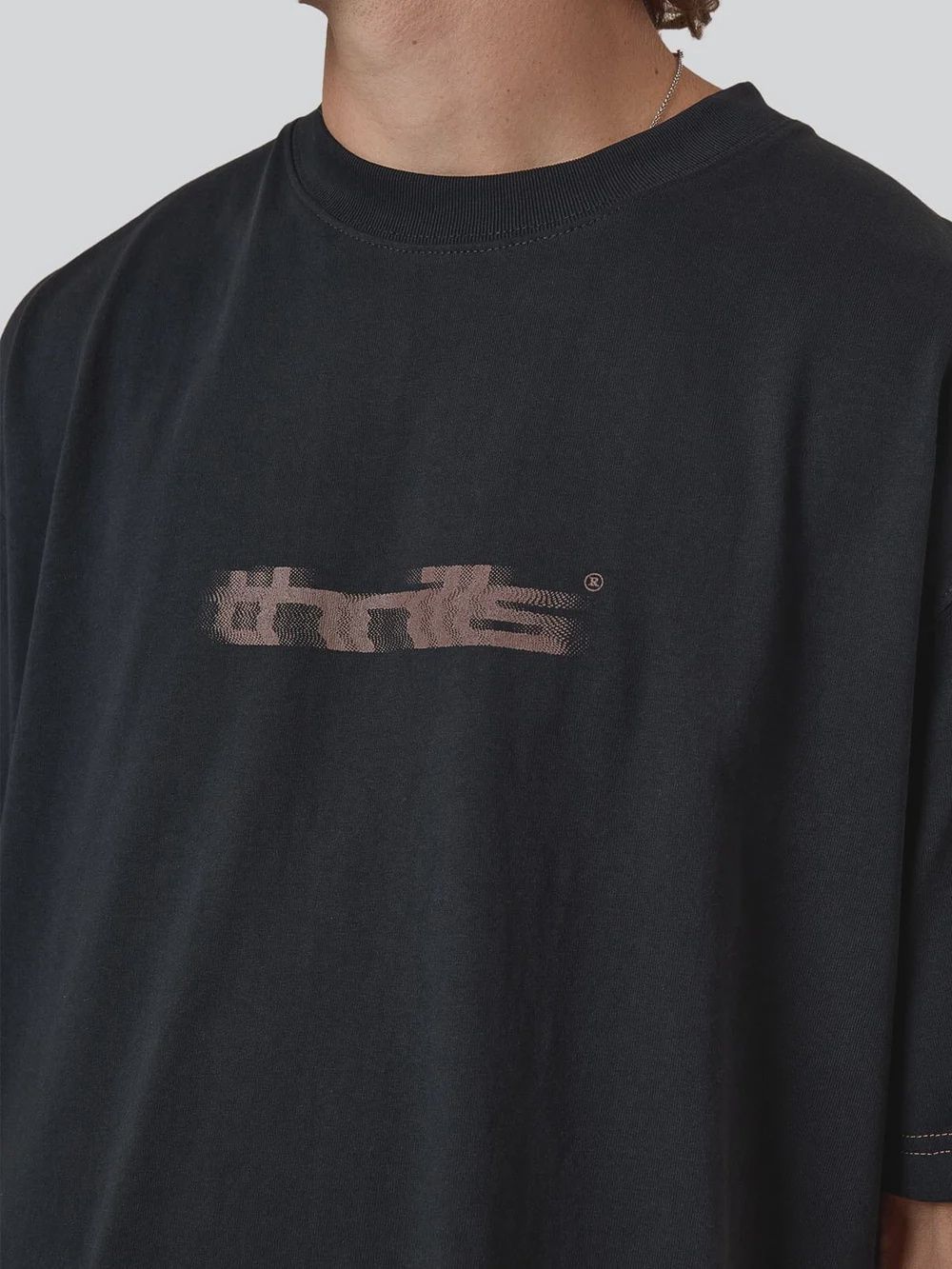THRILLS MENS METAMORPHIC DAZE BOX FIT OVERSIZED CROPPED RAW HEM SS TEE - WASHED BLACK