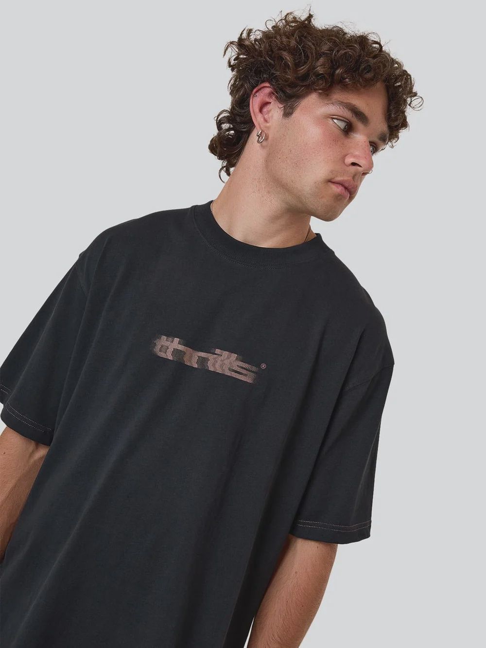 THRILLS MENS METAMORPHIC DAZE BOX FIT OVERSIZED CROPPED RAW HEM SS TEE - WASHED BLACK