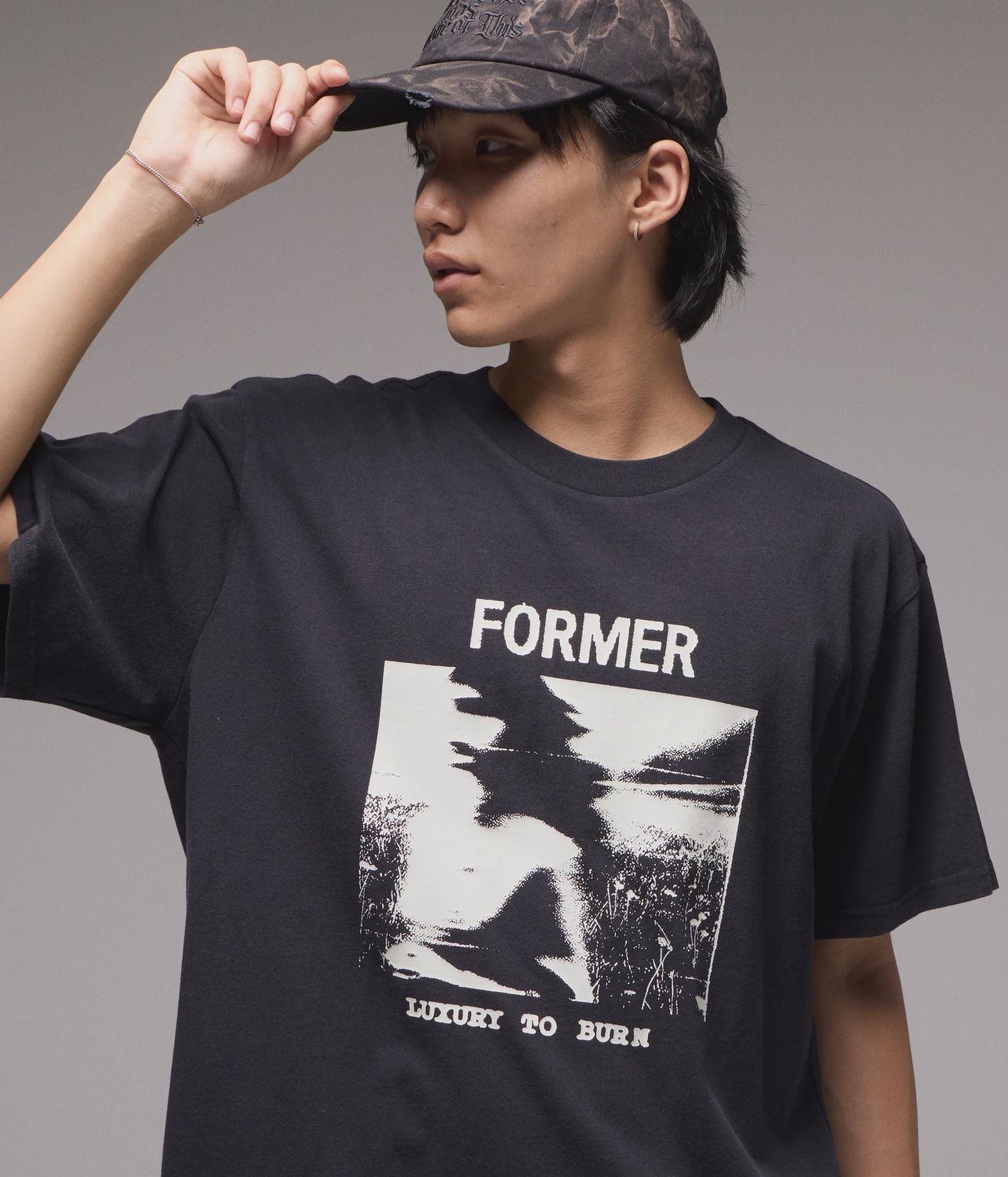 FORMER MENS SHUNNING SS TEE - WASHED BLACK