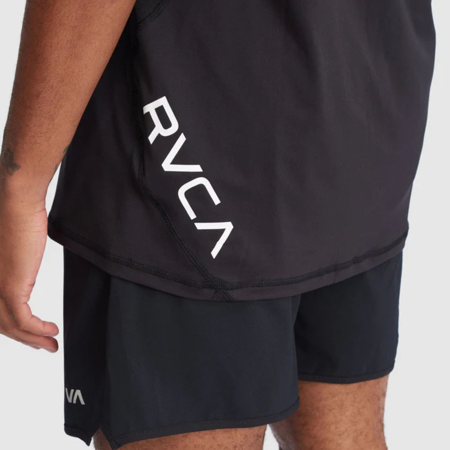 RVCA MENS  SPORT VENT SINGLET - BLACK