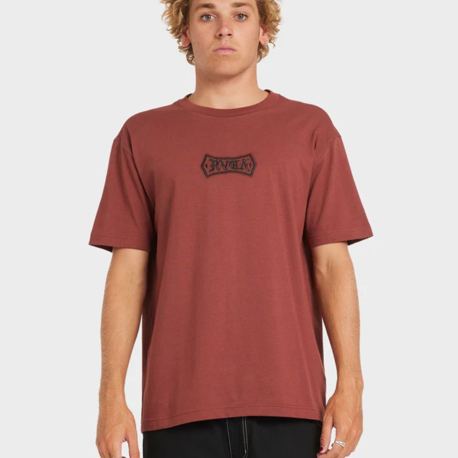 RVCA MENS  MERIC TEXT SS TEE - RED EARTH
