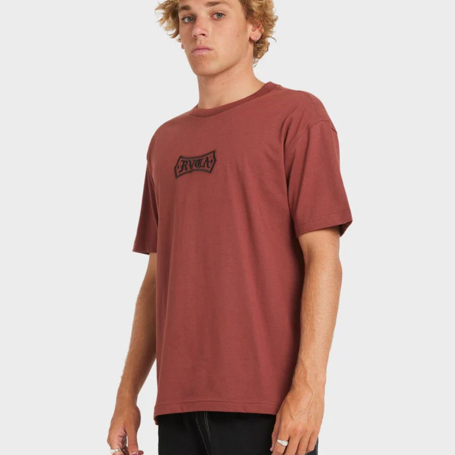 RVCA MENS  MERIC TEXT SS TEE - RED EARTH