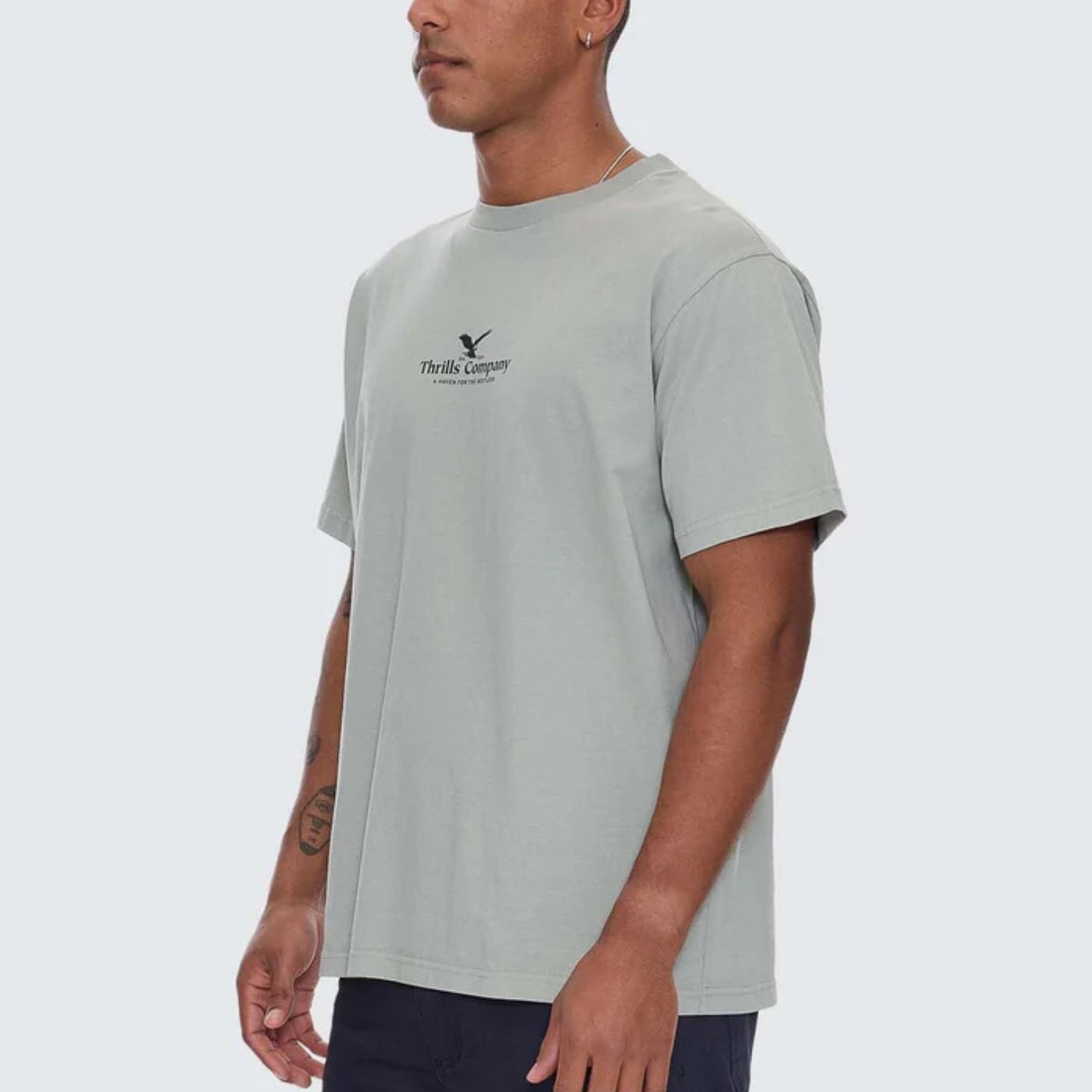 THRILLS MENS A HAVEN FOR THE RESTLESS MERCH FIT SS TEE - DIRTY SAGE