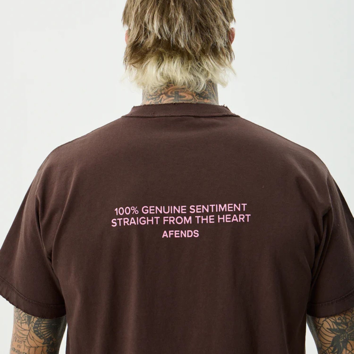 AFENDS MENS GENUINE SENTIMENT RECYCLED HEAVYWEIGHT BOXY FIT SS TEE - WASHED COFFEE