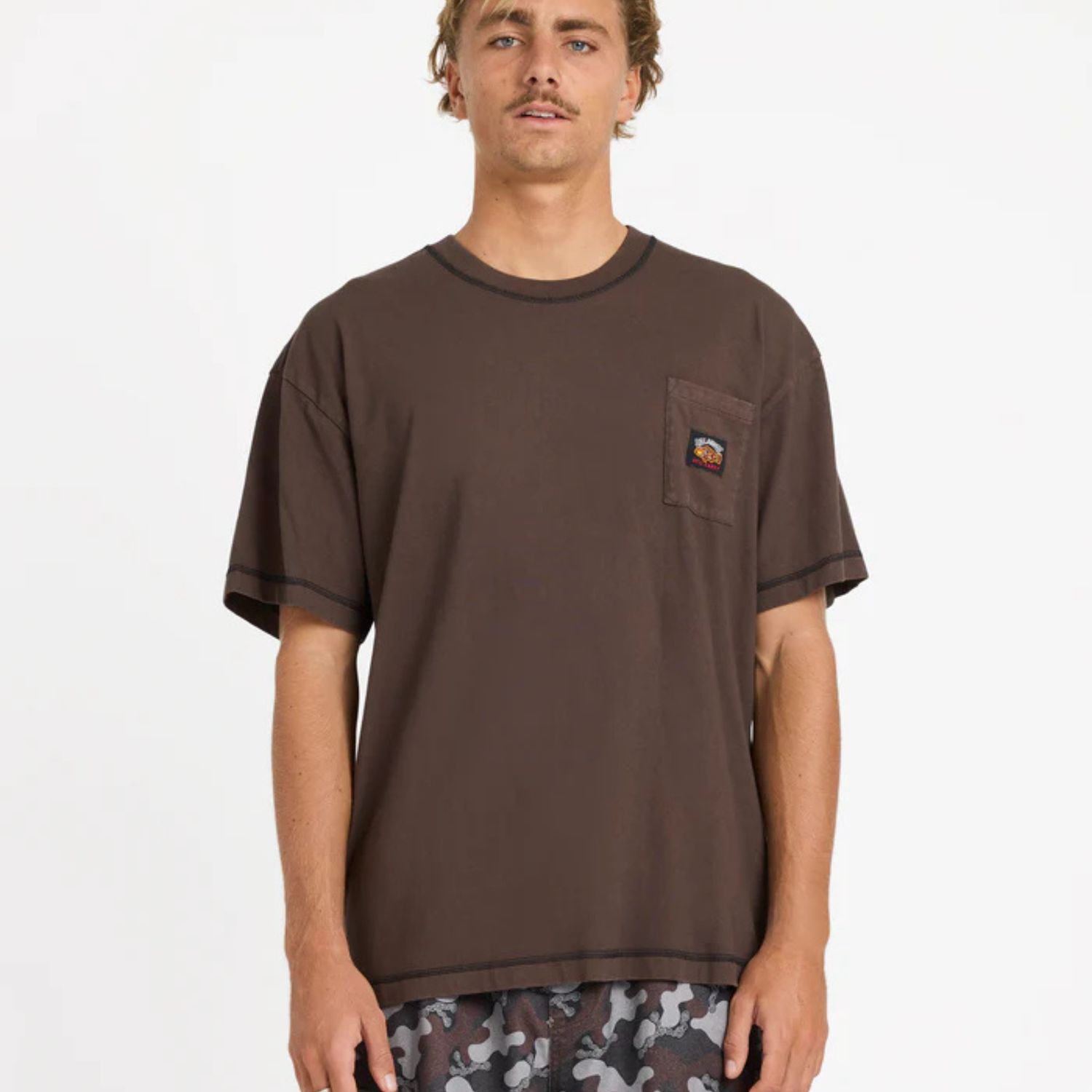 BILLABONG MENS OTIS POCKET SS TEE- CHOCOLATE