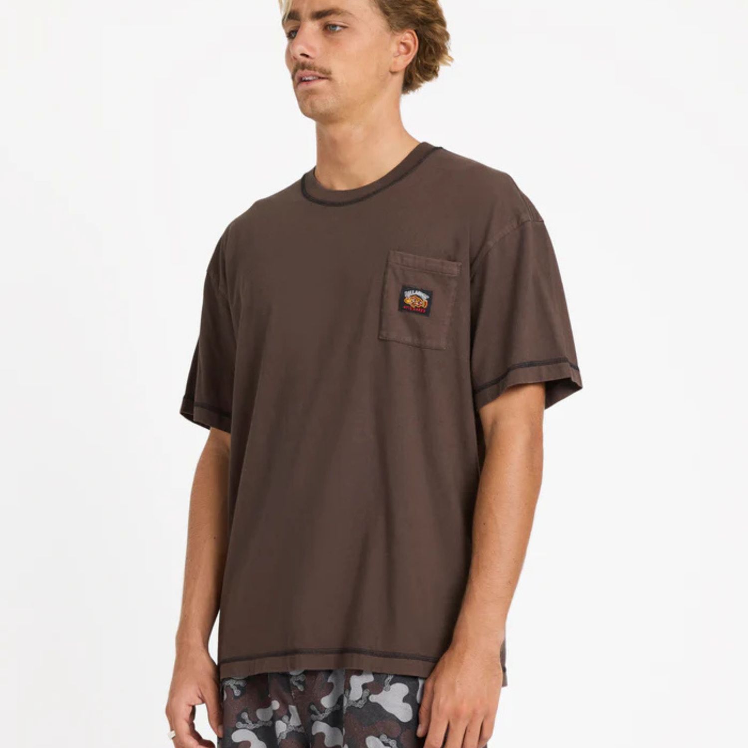 BILLABONG MENS OTIS POCKET SS TEE- CHOCOLATE