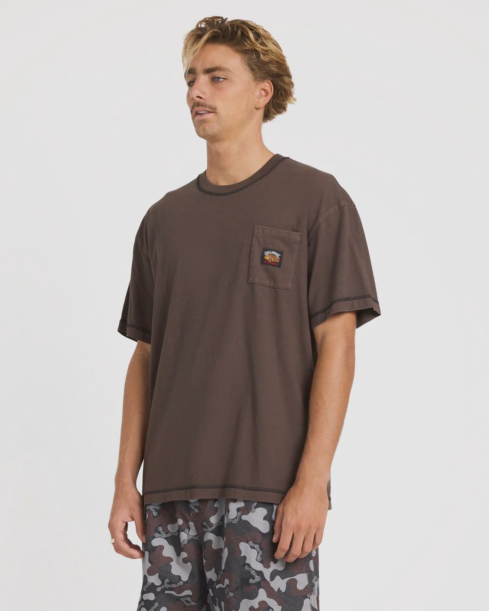 BILLABONG MENS OTIS POCKET SS TEE- CHOCOLATE
