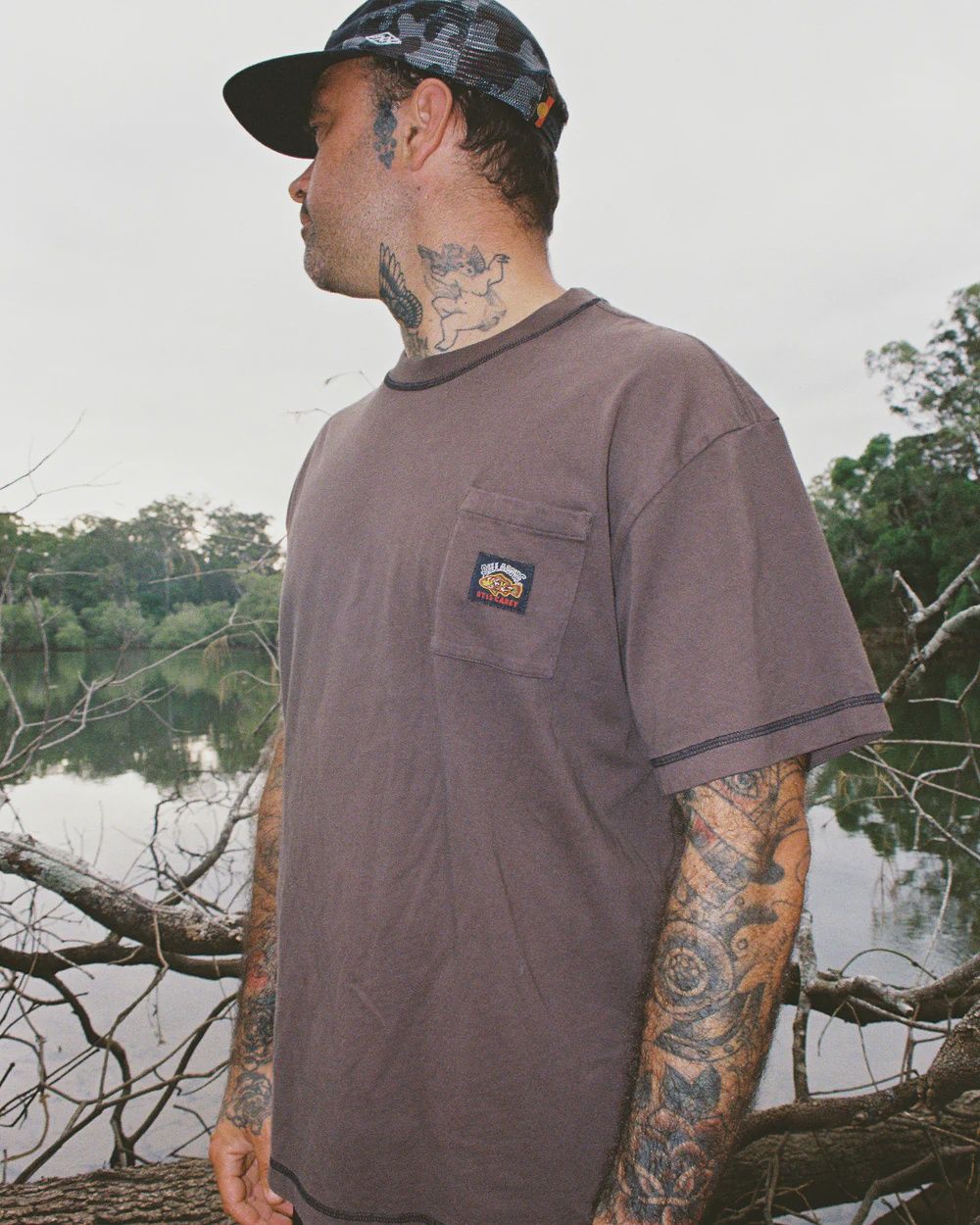 BILLABONG MENS OTIS POCKET SS TEE- CHOCOLATE