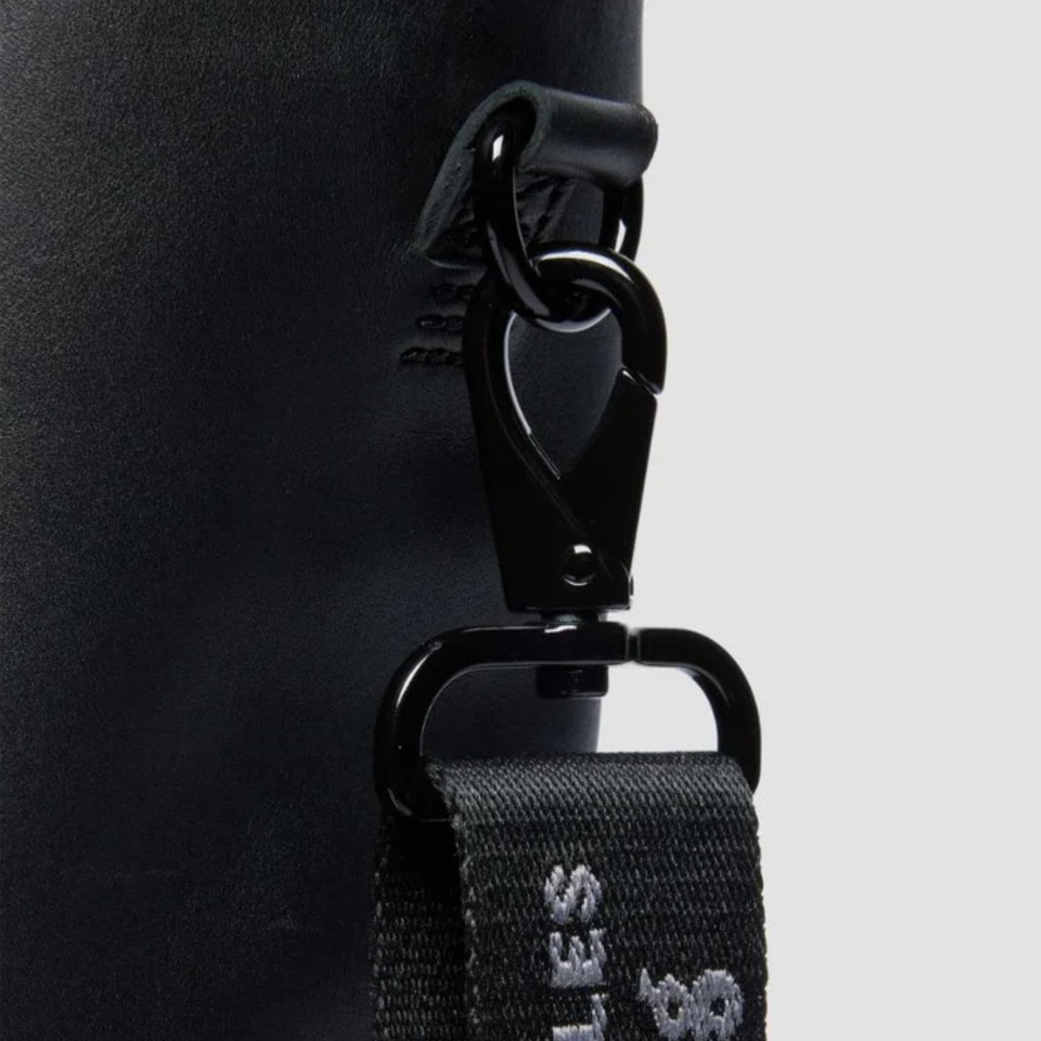 DR MARTENS TOTE BAG- BLACK SENDAL