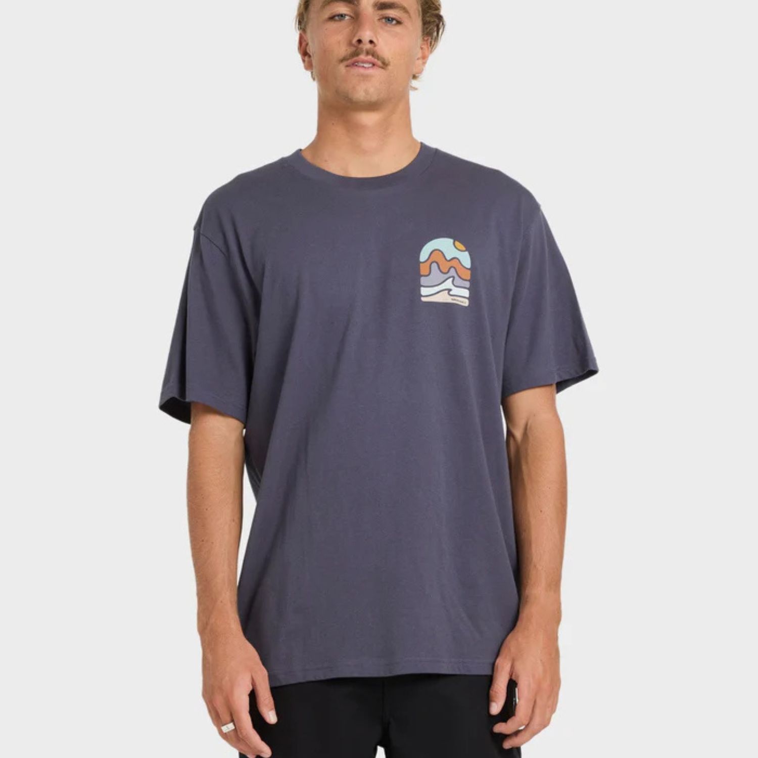 BILLABONG MENS SUN DOWN ADIV PREMIUM SS TEE - GRAYSTONE