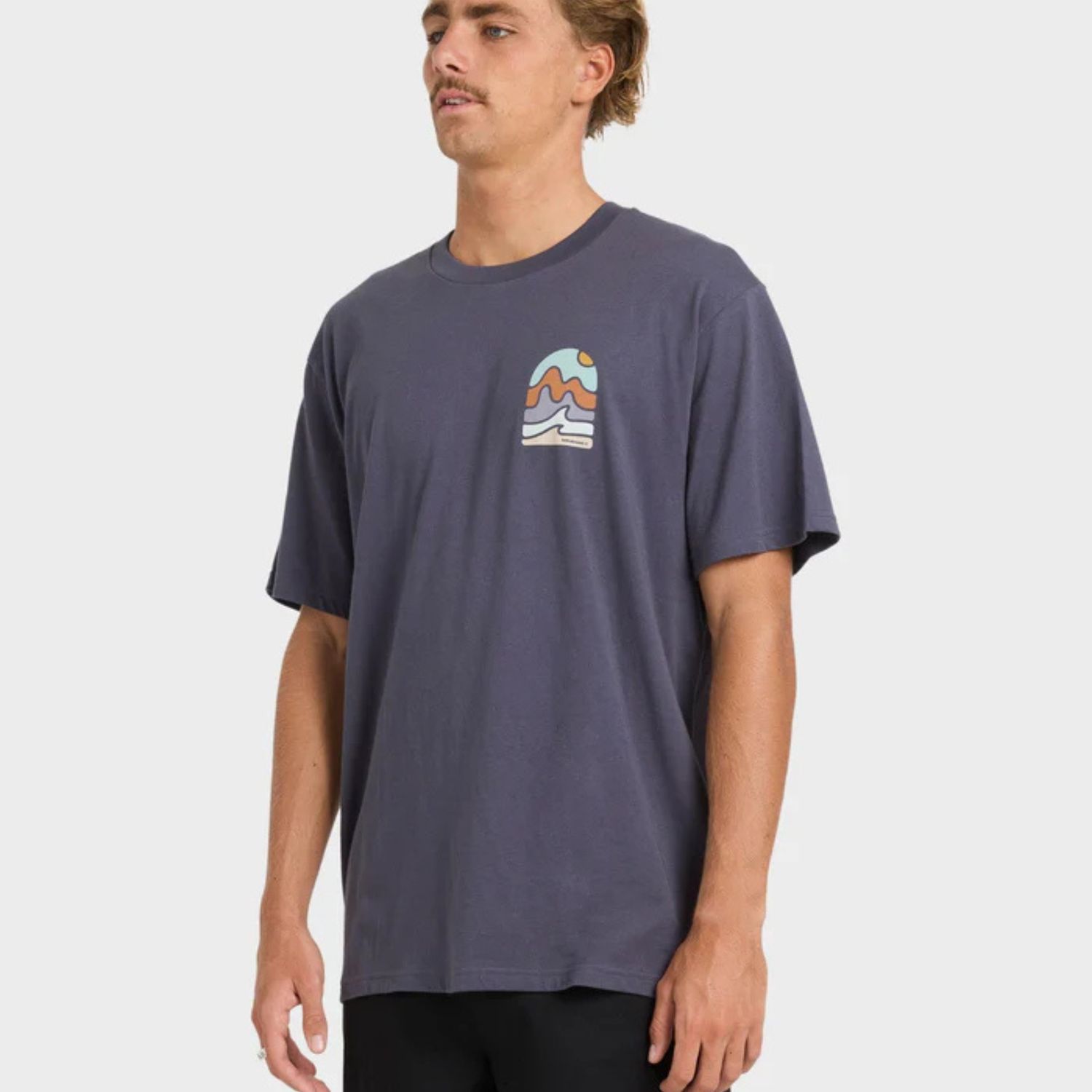 BILLABONG MENS SUN DOWN ADIV PREMIUM SS TEE - GRAYSTONE