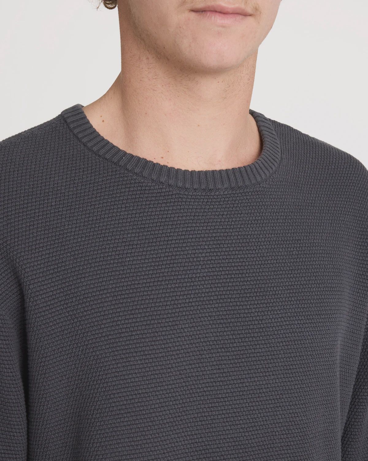 RVCA MENS DUKE CREW KNIT - PIRATE BLACK