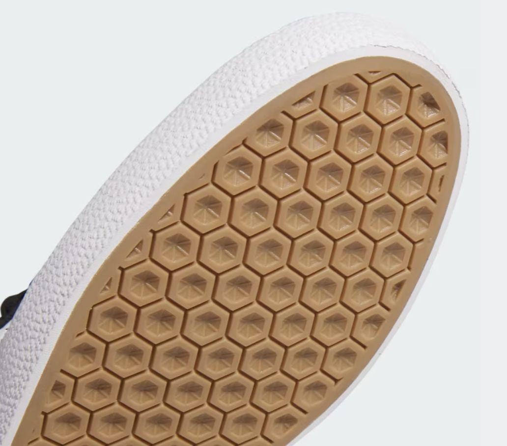 ADIDAS UNISEX GAZELLE ADV - CORE BLACK / FTWWHT / GOLD METALLIC