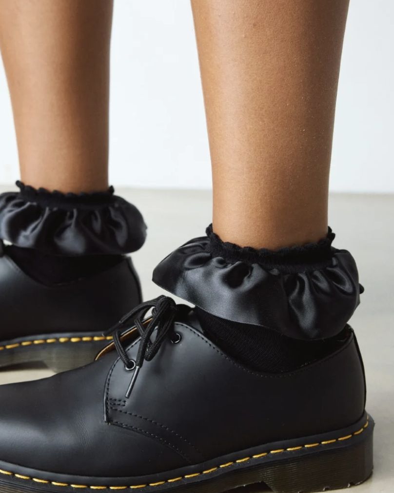 DR MARTENS SATIN FRILL SOCKS - BLACK ORGANIC
