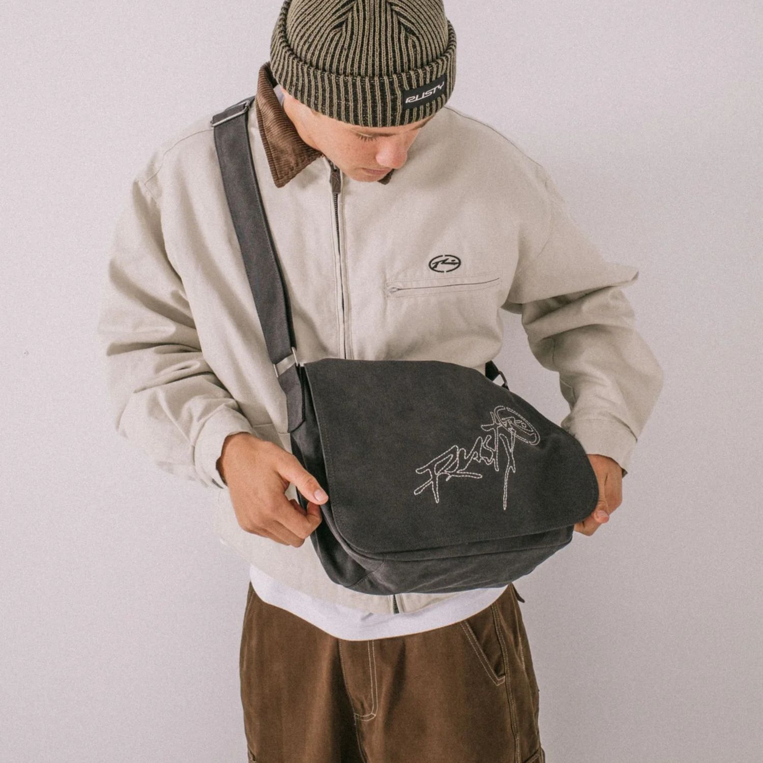 RUSTY MENS HOODUS MESSENGER BAG - WASHED BLACK