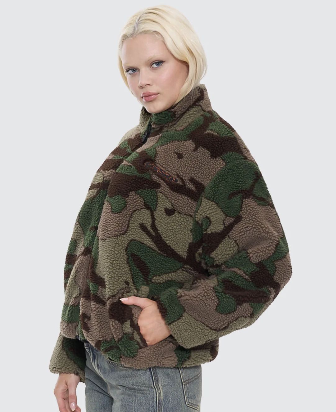 WORSHIP WOMENS PLAIN SIGHT ZIP THROUGH SHERPA FLEECE - CAMO GREEN