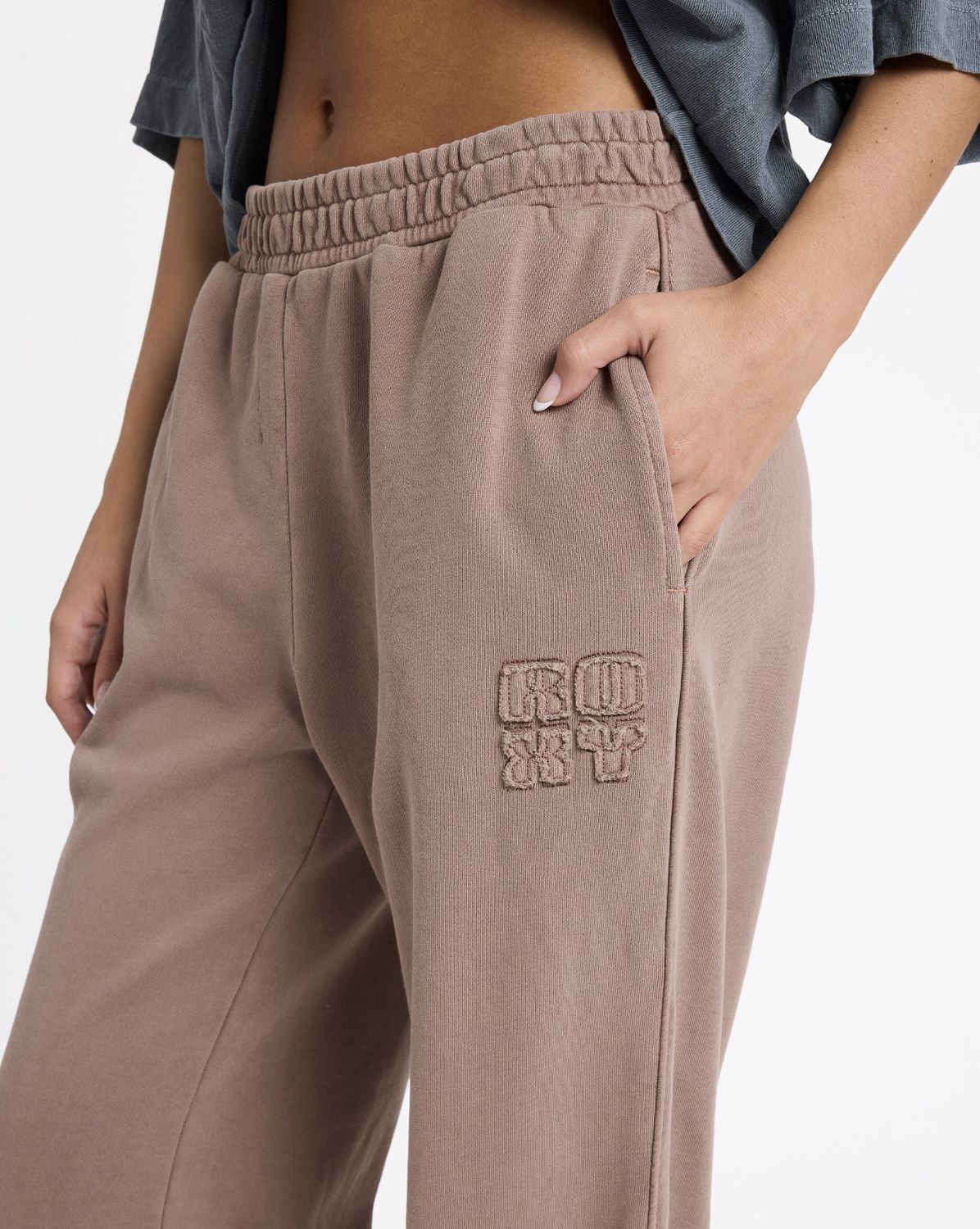 ROXY WOMENS STEPPIN UP TRACKIE PANT - MOCHA